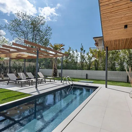 Luma With Private Pool Willa Lazise